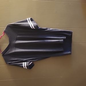 Stripe sleeve Vneck baseball shirt Large